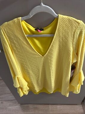 Vince Camuto Yellow Eyelet V-Neck Ruffle Sleeve Blouse